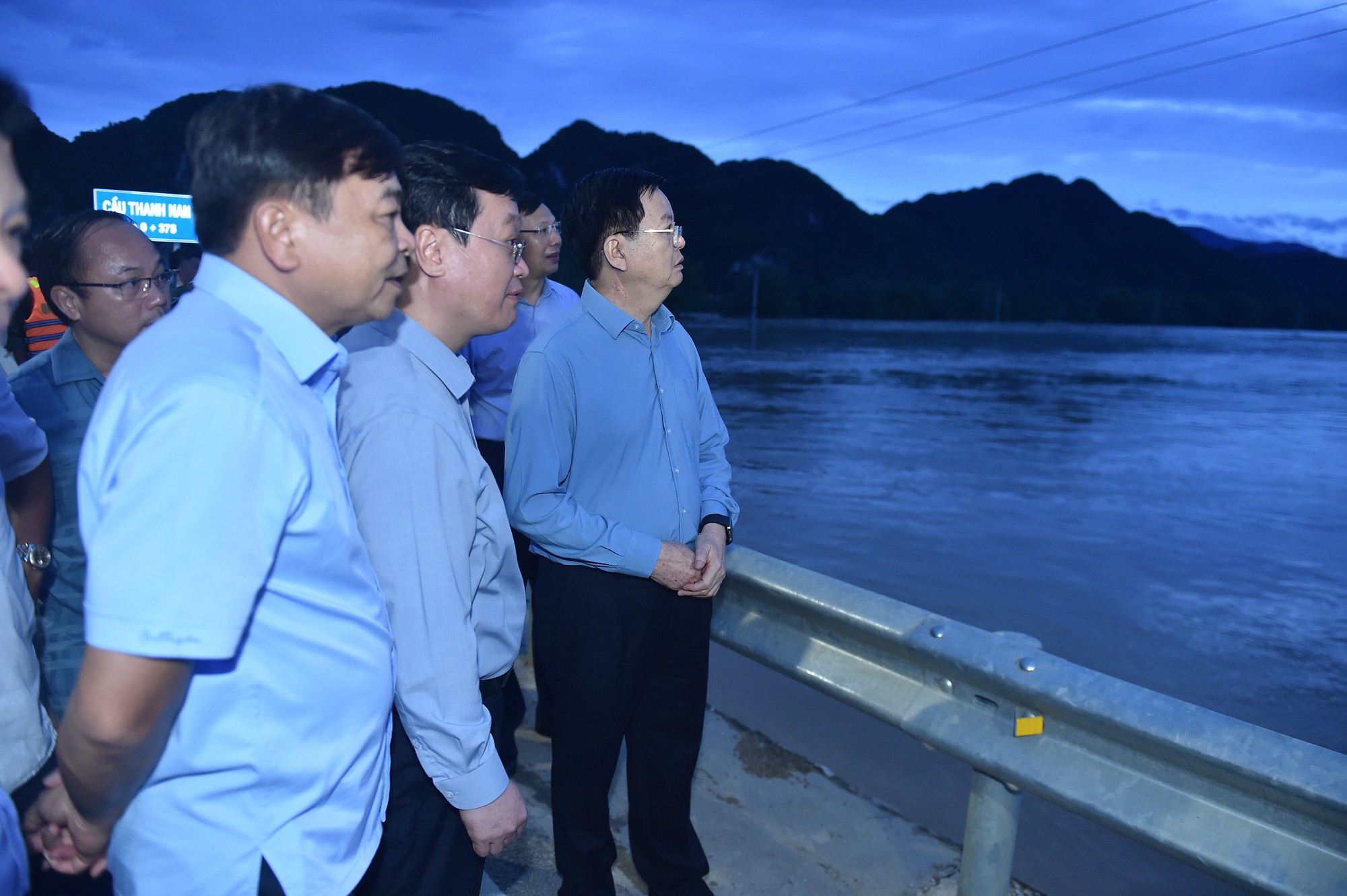 Phó Thủ tướng Mai Văn Chính kiểm tra công tác phòng, chống thiên tai, tình hình mưa lũ tại xã Con Cuông, Nghệ An- Ảnh 3. Phó Thủ tướng Mai Văn Chính kiểm tra công tác phòng, chống thiên tai, tình hình mưa lũ tại xã Con Cuông, Nghệ An- Ảnh 3.