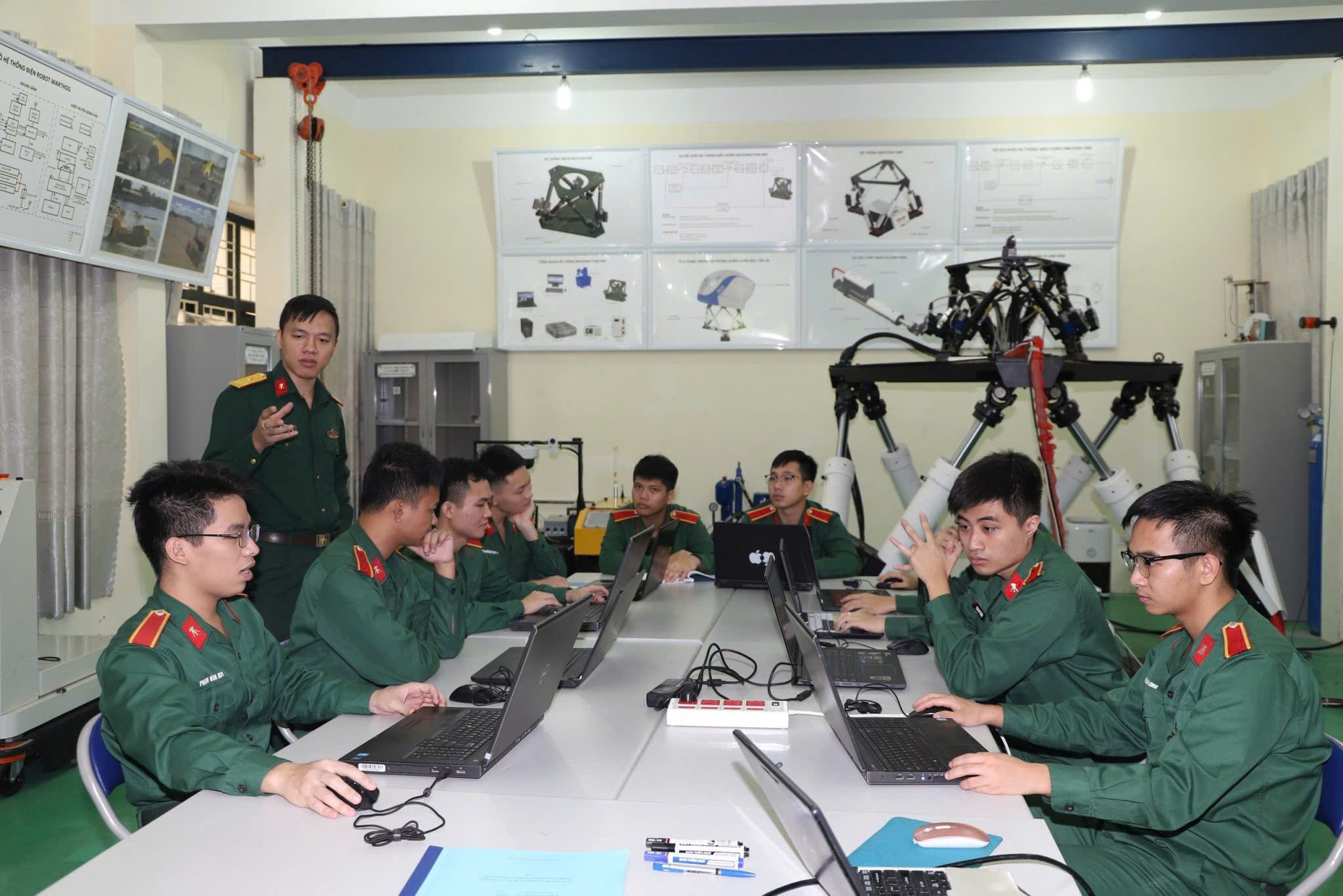 Học viện Kỹ thuật Quân sự công bố ngưỡng điểm đầu vào, hai ngành công nghệ mới lấy từ 22,50 điểm- Ảnh 1.