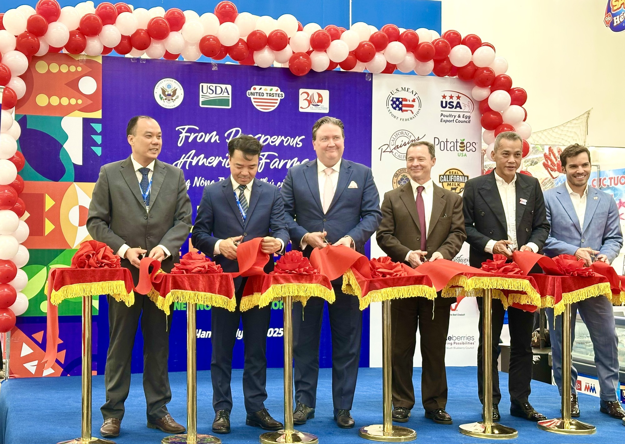 Trải nghiệm hành trình mua sắm thú vị kết hợp khám phá ẩm thực đặc sắc của Hoa Kỳ tại Việt Nam - Ảnh 1. Trải nghiệm hành trình mua sắm thú vị kết hợp khám phá ẩm thực đặc sắc của Hoa Kỳ tại Việt Nam - Ảnh 1.