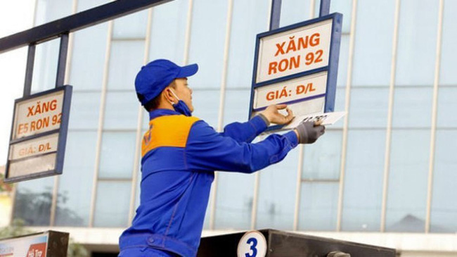 Giá xăng giảm- Ảnh 1.