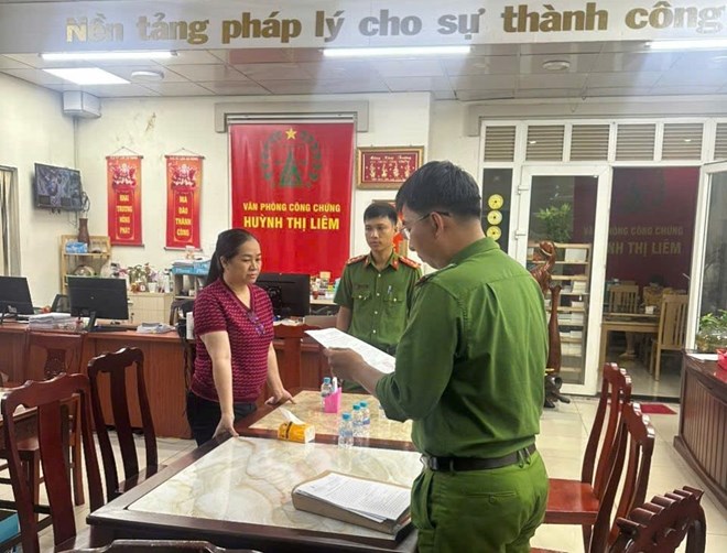 Bắt công chứng viên giả mạo chủ đất lừa đảo chiếm đoạt hơn 16 tỉ đồng- Ảnh 1. Bắt công chứng viên giả mạo chủ đất lừa đảo chiếm đoạt hơn 16 tỉ đồng- Ảnh 1.