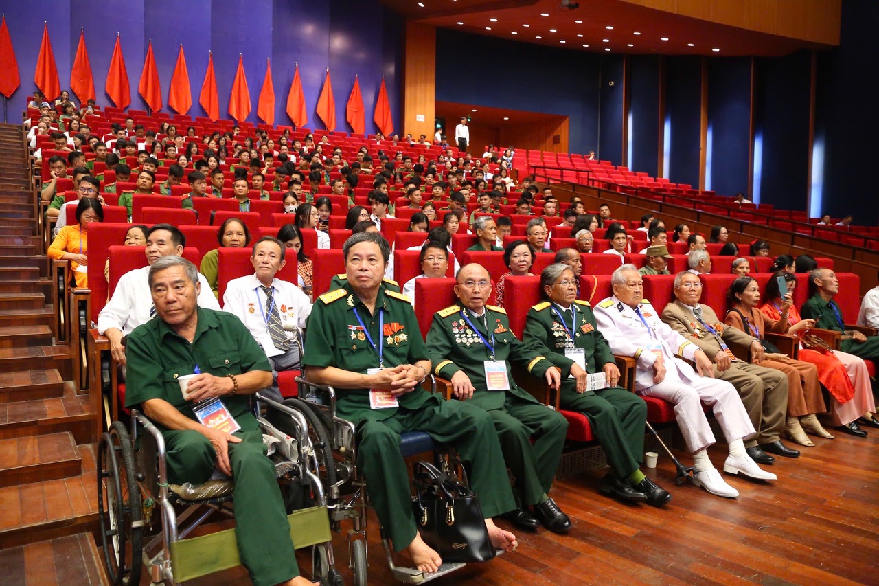 Gặp mặt người có công, nhân chứng lịch sử: Lòng tri ân từ trái tim dân tộc- Ảnh 3.