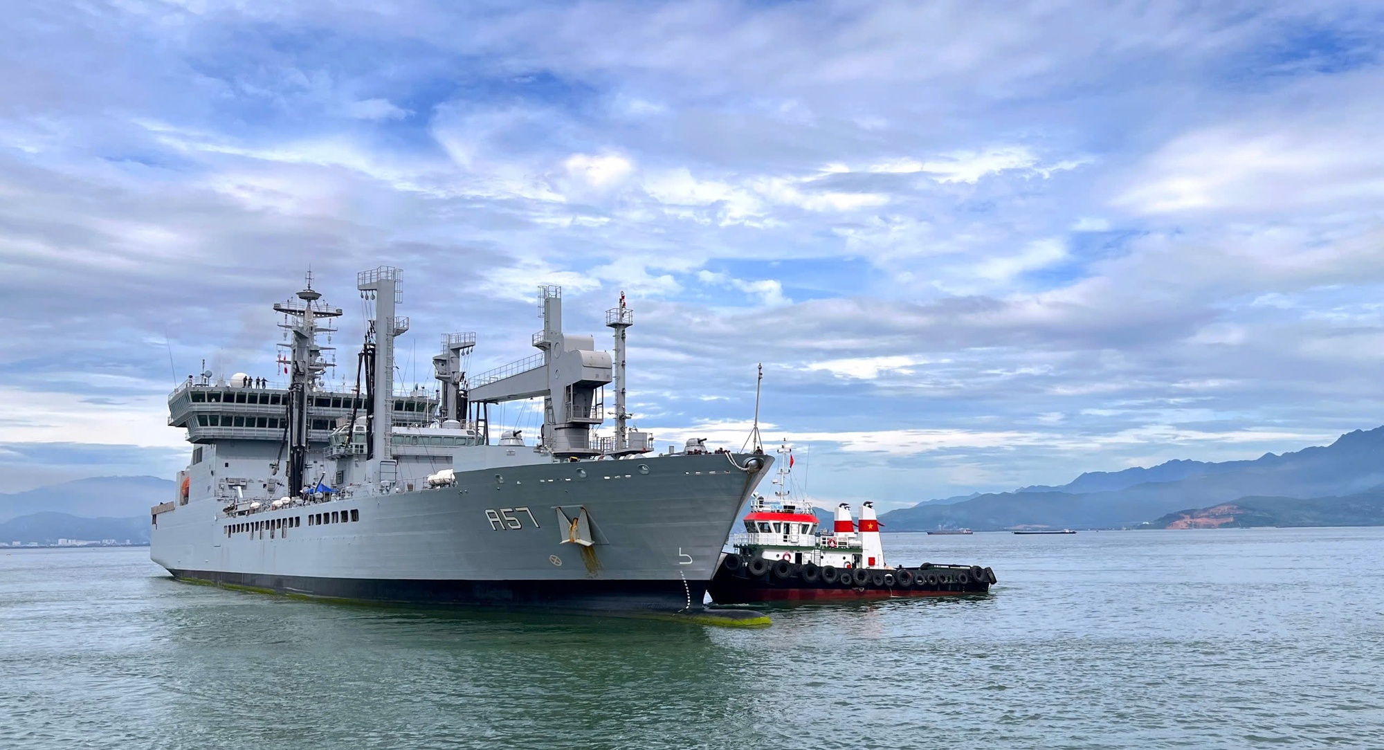 Det indiske marineskipet INS Delhi besøker Da Nang by – Bilde 5. Đoàn tàu Hải quân Ấn Độ Ins Delhi thăm TP. Đà Nẵng- Ảnh 5.