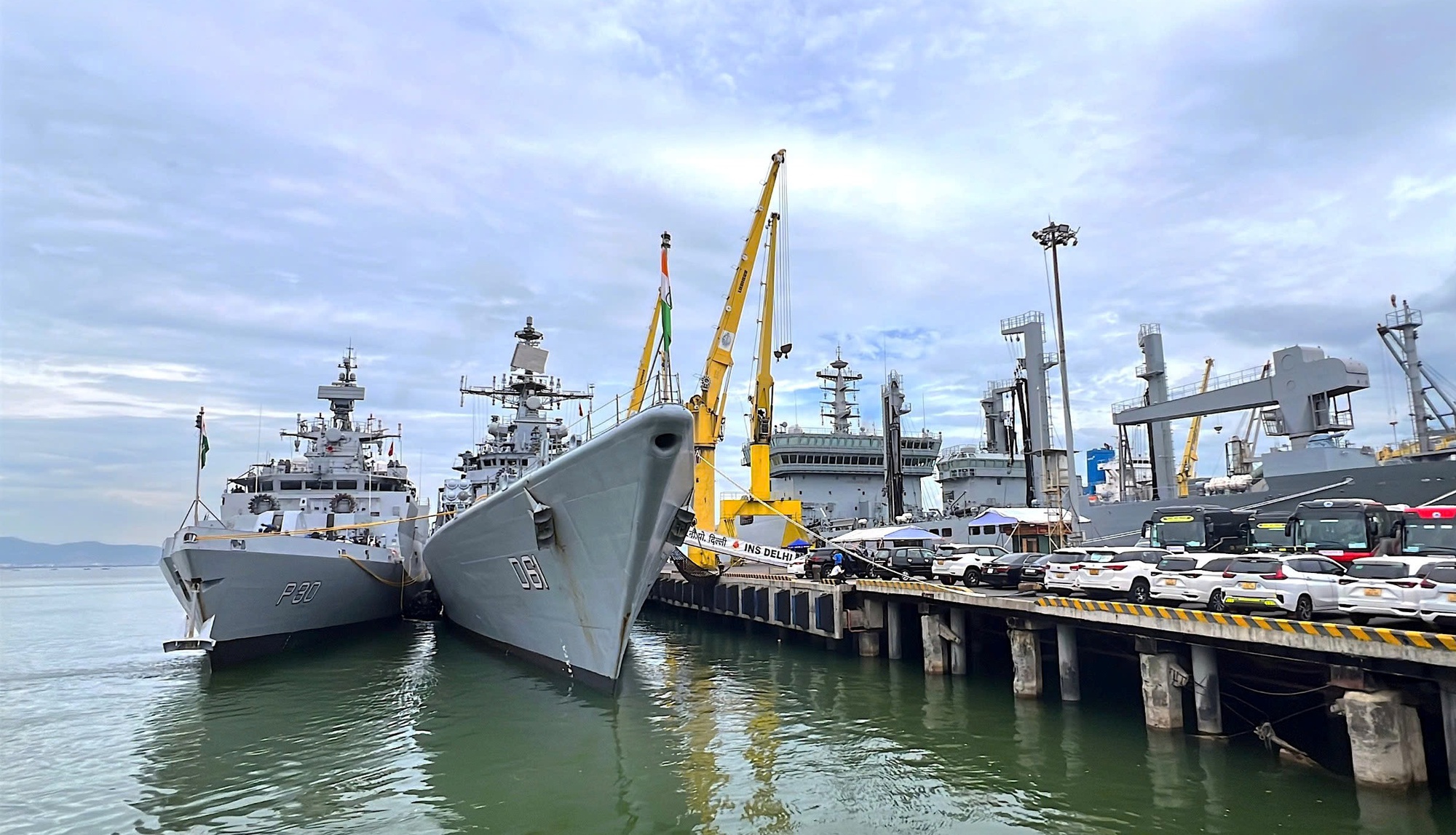 Det indiske marineskipet INS Delhi besøker Da Nang by – bilde 2. Đoàn tàu Hải quân Ấn Độ Ins Delhi thăm TP. Đà Nẵng- Ảnh 2.