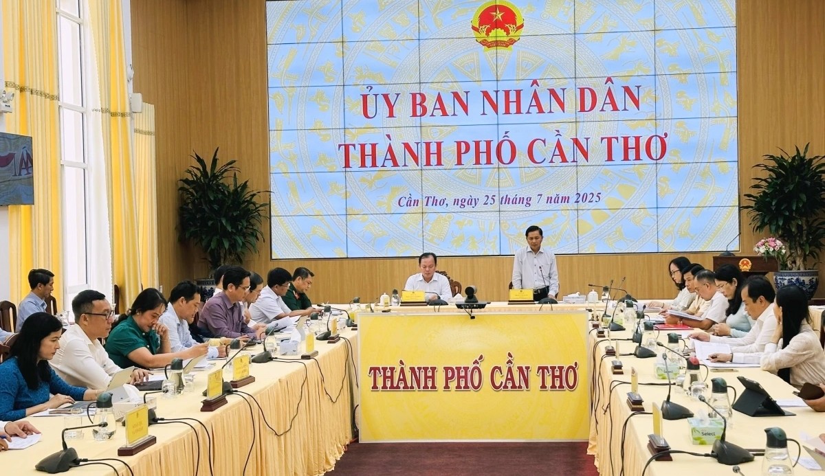 Chủ tịch Cần Thơ họp với 103 xã, phường tháo gỡ khó khăn, vướng mắc sau sắp xếp- Ảnh 1.