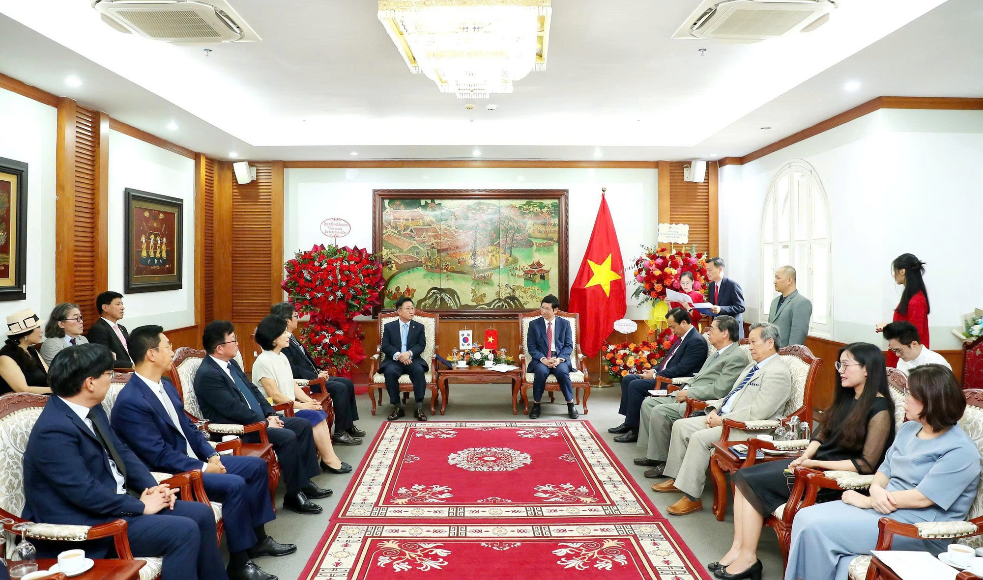 Đại sứ Du lịch Việt Nam tại Hàn Quốc bền bỉ xúc tiến du lịch, quảng bá hình ảnh Việt Nam - Ảnh 2. Đại sứ Du lịch Việt Nam tại Hàn Quốc bền bỉ xúc tiến du lịch, quảng bá hình ảnh Việt Nam - Ảnh 2.