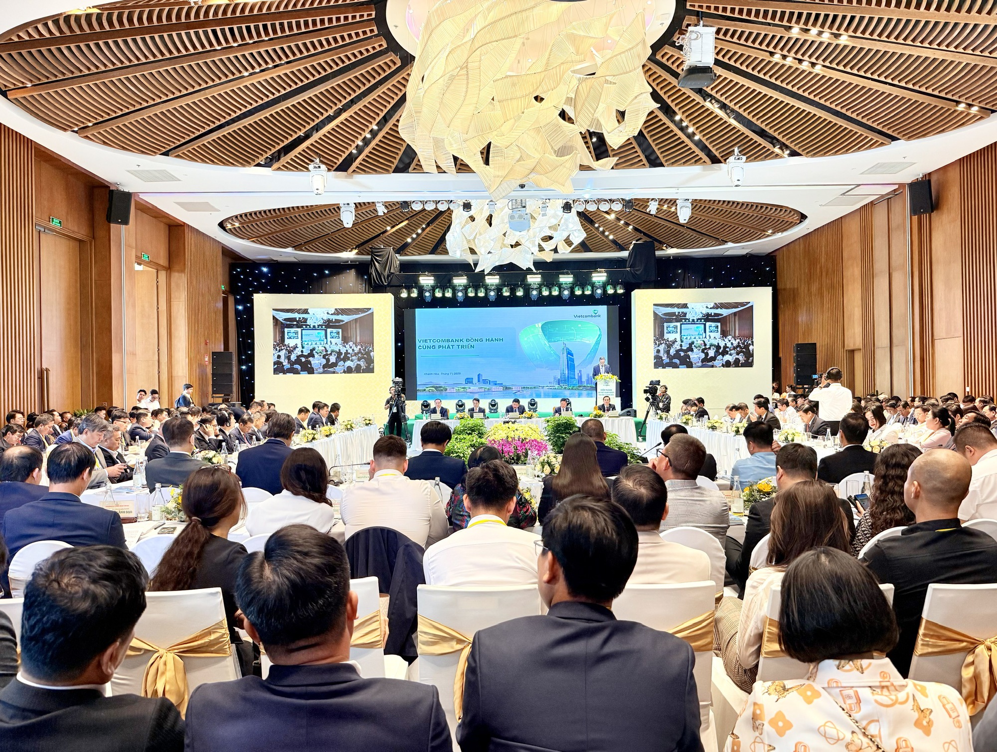 Позиционирование Кханьхоа с решимостью действовать, думать, видеть и новые ценности - Фото 2. Định vị Khánh Hòa với quyết tâm hành động, tư duy, tầm nhìn và giá trị mới- Ảnh 2.