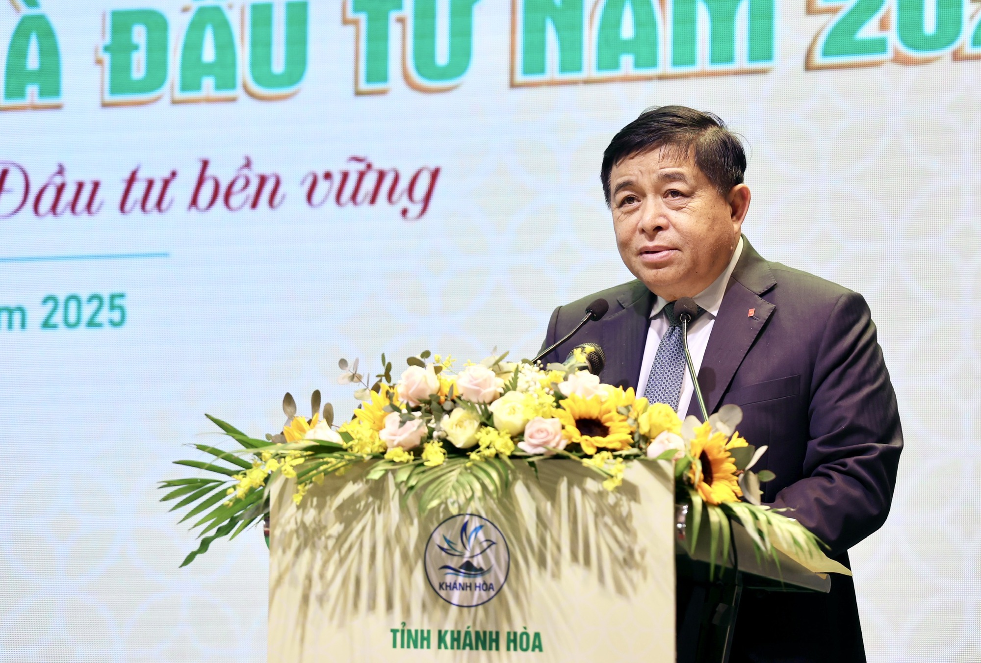 Позиционирование Кханьхоа с решимостью действовать, думать, видеть и новые ценности - Фото 1. Định vị Khánh Hòa với quyết tâm hành động, tư duy, tầm nhìn và giá trị mới- Ảnh 1.