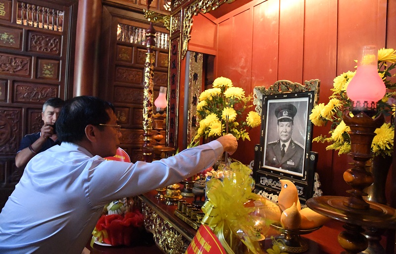 Phó Thủ tướng Bùi Thanh Sơn dâng hương tưởng nhớ Đại tướng Lê Đức Anh- Ảnh 1.