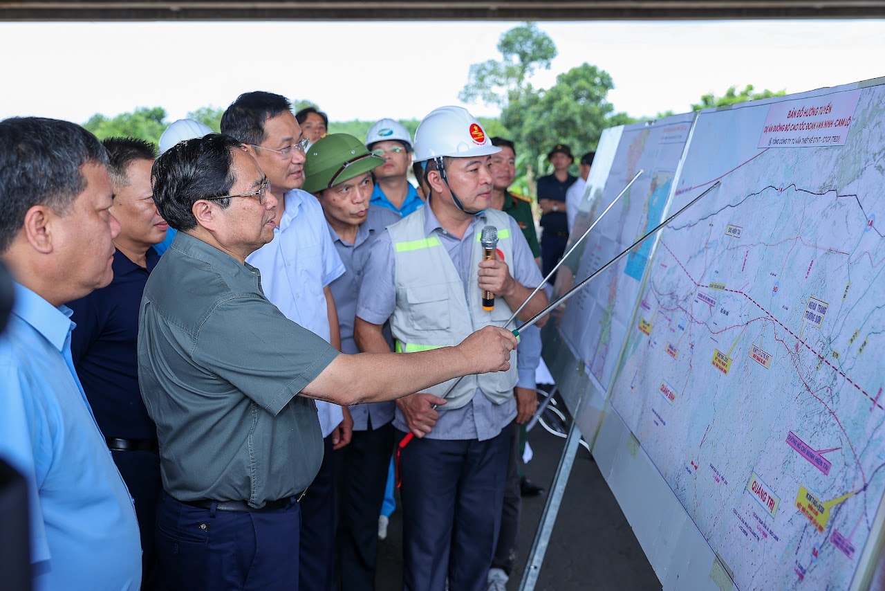 Thủ tướng kiểm tra 3 dự án cao tốc, sân bay, cảng biển trọng điểm tại Quảng Trị- Ảnh 2.