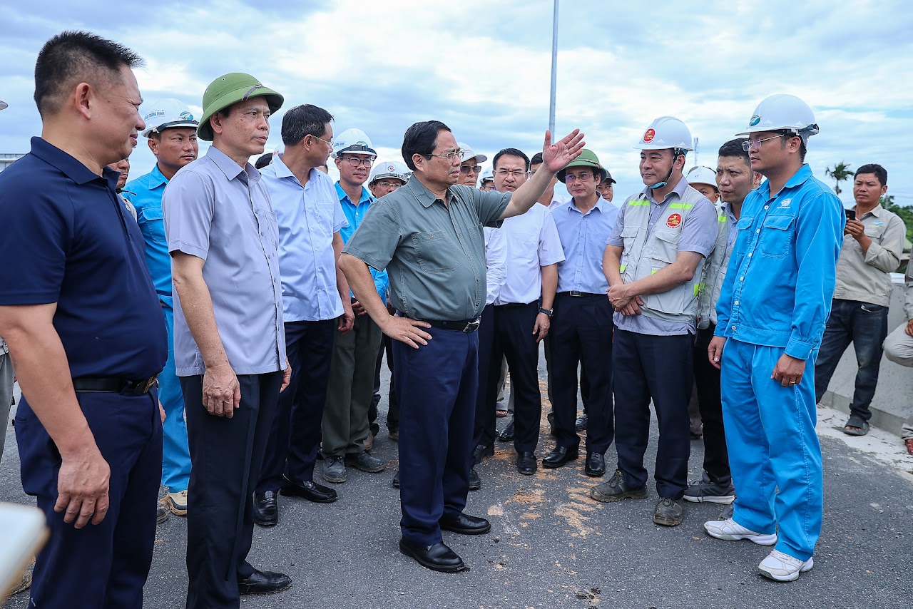 Thủ tướng kiểm tra 3 dự án cao tốc, sân bay, cảng biển trọng điểm tại Quảng Trị- Ảnh 3.
