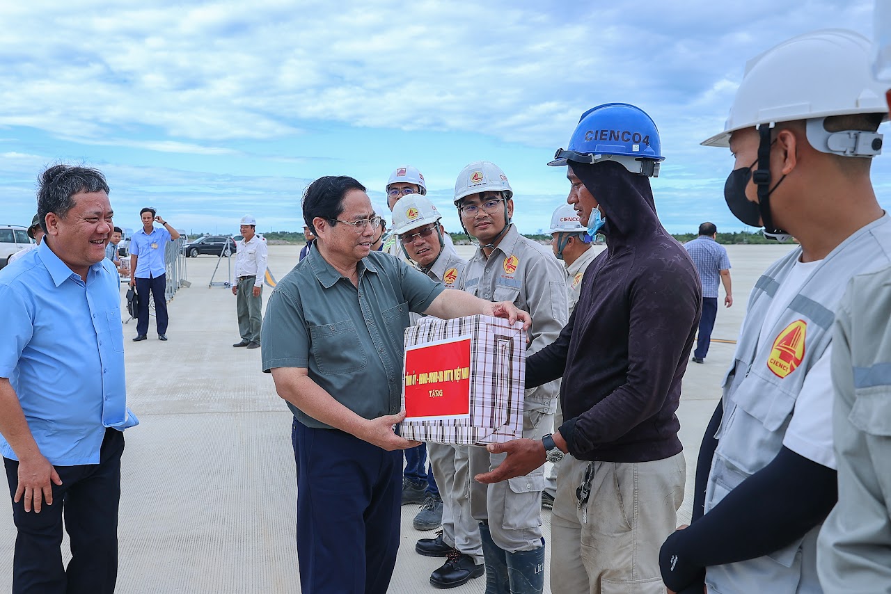 Thủ tướng kiểm tra 3 dự án cao tốc, sân bay, cảng biển trọng điểm tại Quảng Trị- Ảnh 7.