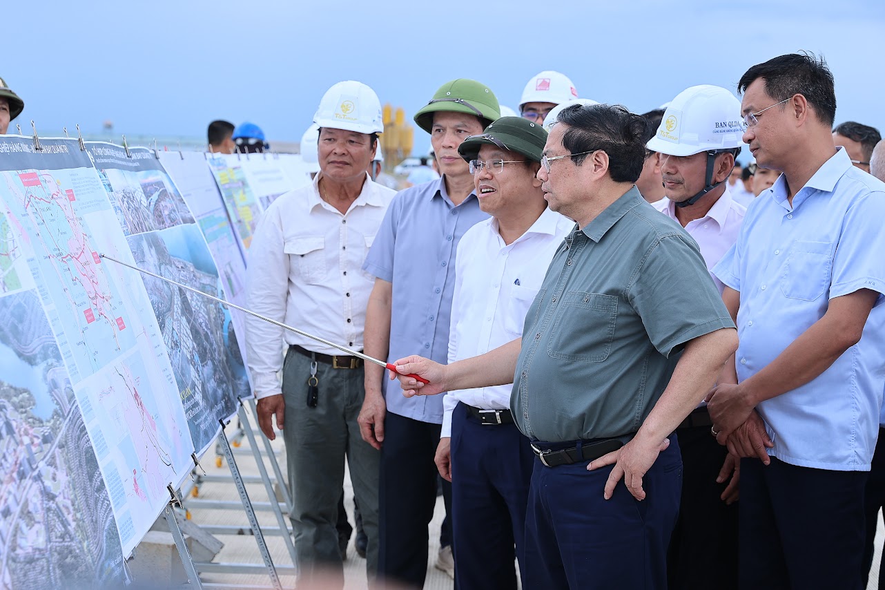 Thủ tướng kiểm tra 3 dự án cao tốc, sân bay, cảng biển trọng điểm tại Quảng Trị- Ảnh 5.