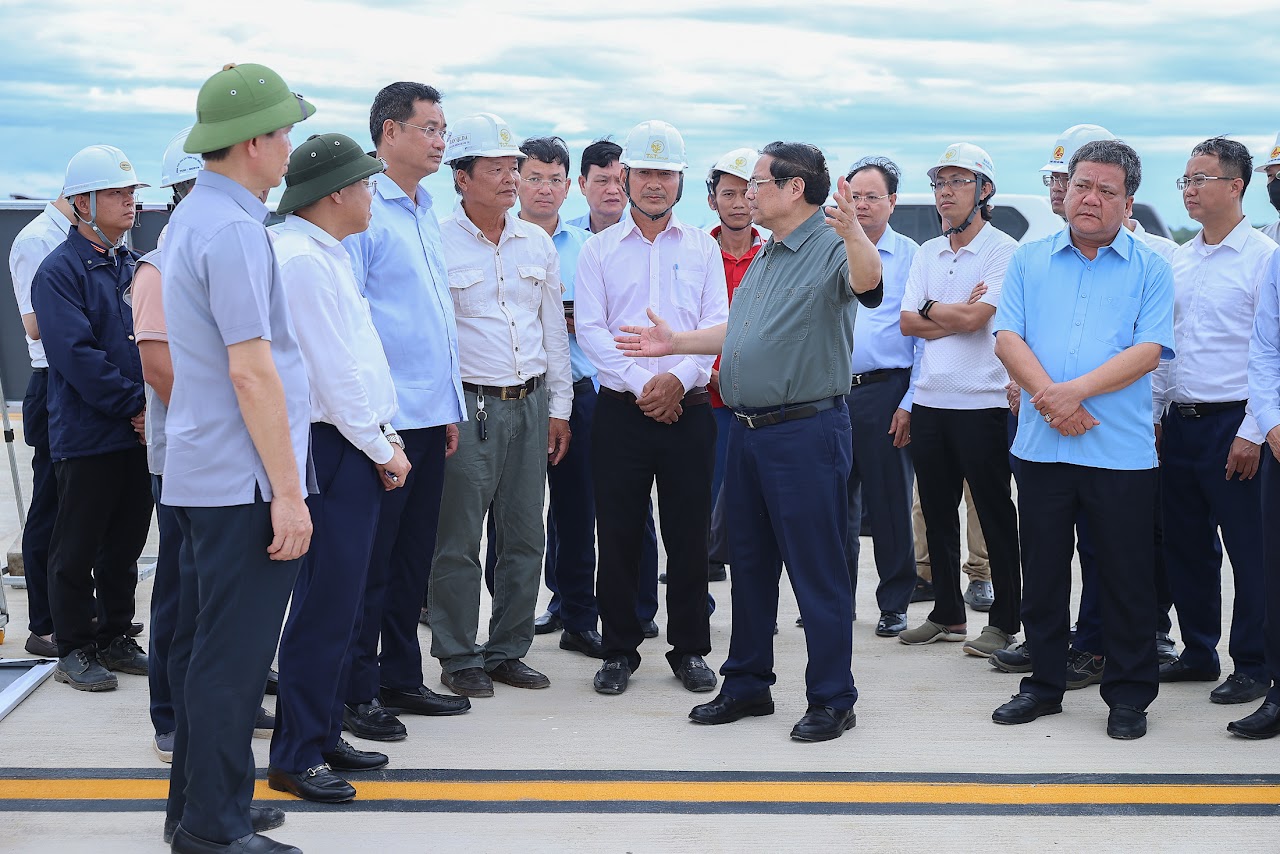 Thủ tướng kiểm tra 3 dự án cao tốc, sân bay, cảng biển trọng điểm tại Quảng Trị- Ảnh 6.