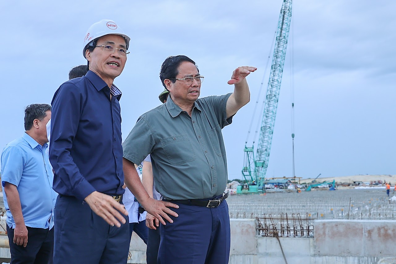 Thủ tướng kiểm tra 3 dự án cao tốc, sân bay, cảng biển trọng điểm tại Quảng Trị- Ảnh 9.