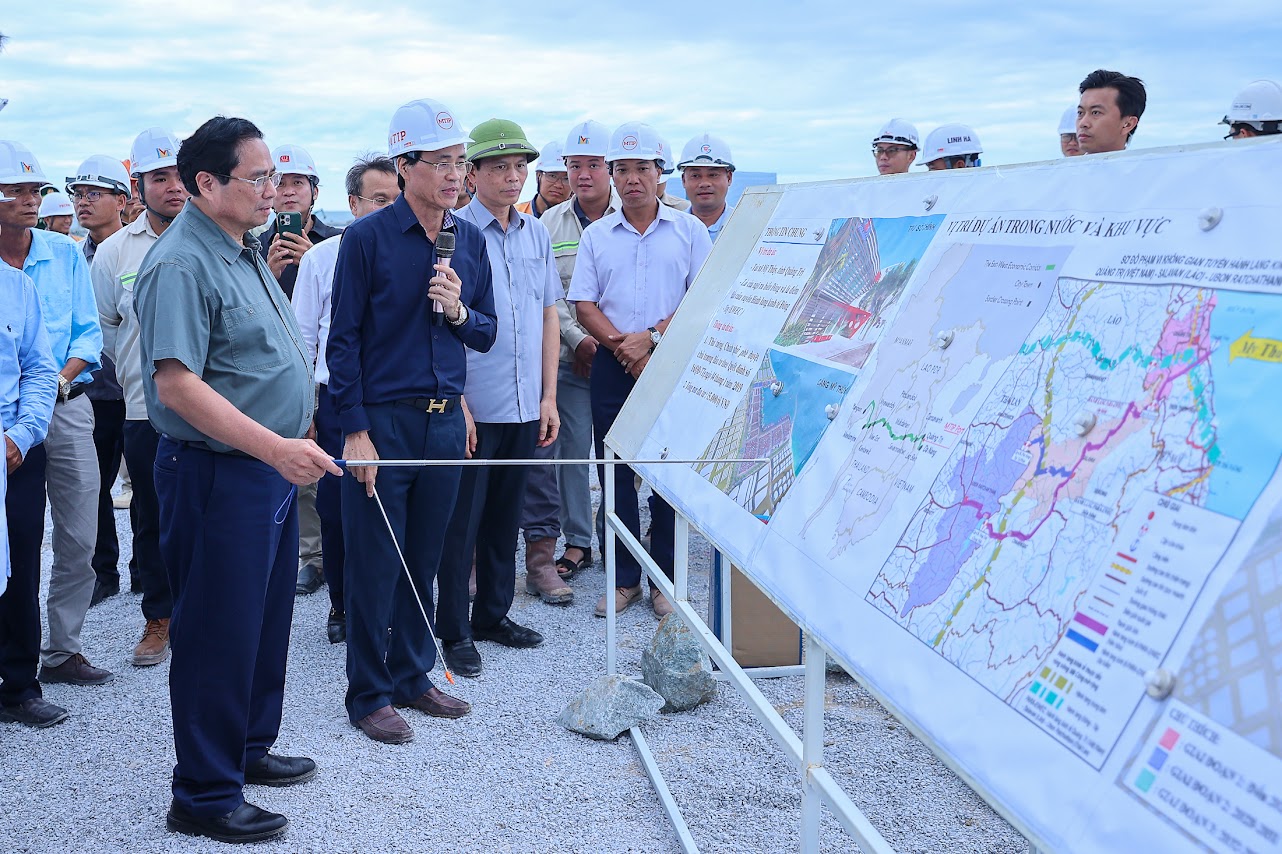Thủ tướng kiểm tra 3 dự án cao tốc, sân bay, cảng biển trọng điểm tại Quảng Trị- Ảnh 10.