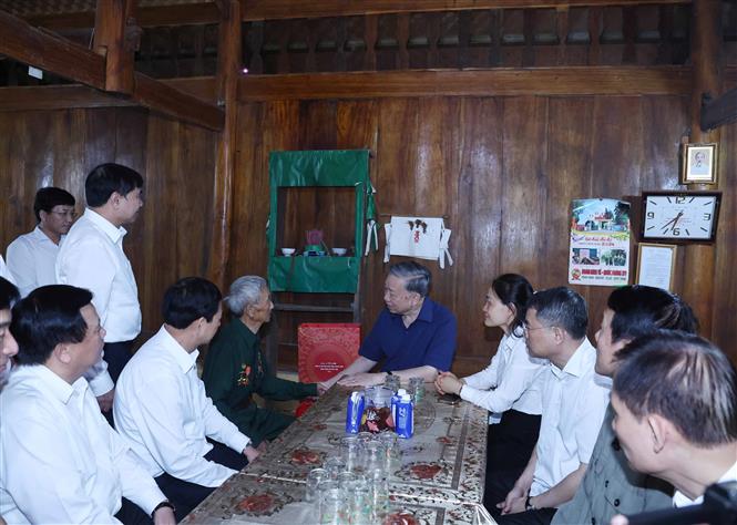 Tổng Bí thư Tô Lâm kiểm tra vận hành hoạt động hệ thống chính trị xã Si Pa Phìn (tỉnh Điện Biên)- Ảnh 6. Tổng Bí thư Tô Lâm kiểm tra vận hành hoạt động hệ thống chính trị xã Si Pa Phìn (tỉnh Điện Biên)- Ảnh 6.