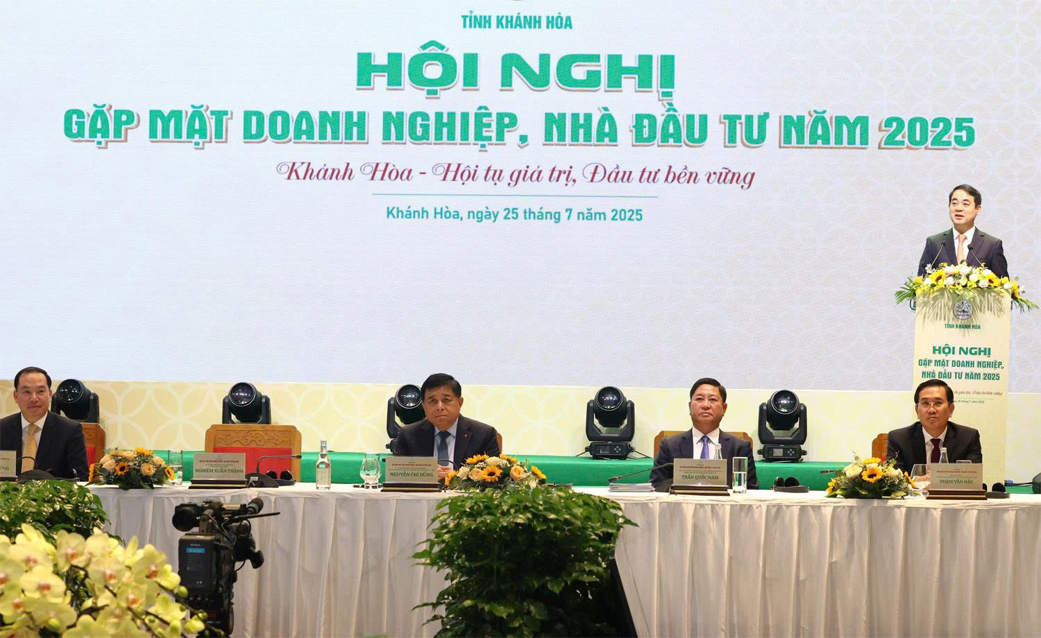Khánh Hòa mở rộng kết nối, quyết tâm tăng tốc phát triển- Ảnh 1. Khánh Hòa mở rộng kết nối, quyết tâm tăng tốc phát triển- Ảnh 1.