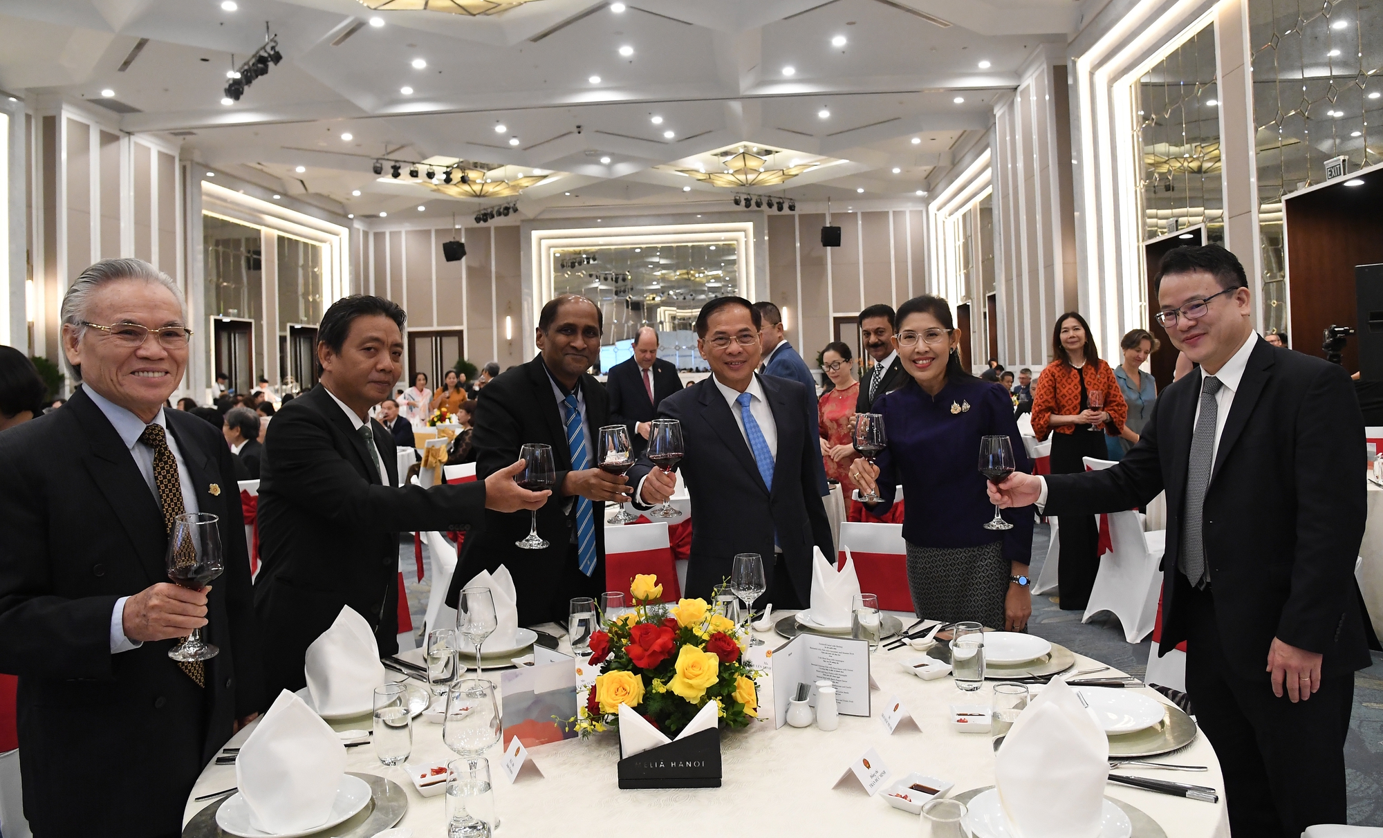 Việt Nam tìm thấy niềm tin và sự gắn bó bền chặt trong gia đình ASEAN- Ảnh 3. Việt Nam tìm thấy niềm tin và sự gắn bó bền chặt trong gia đình ASEAN- Ảnh 3.