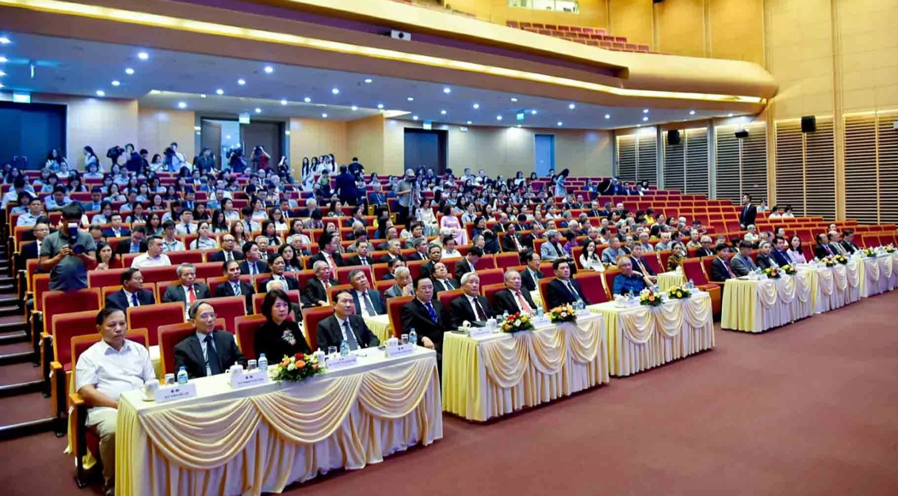 Phát biểu khai mạc của Phó Thủ tướng, Bộ trưởng Ngoại giao Bùi Thanh Sơn tại Hội thảo Ngoại giao thời đại Hồ Chí Minh- Ảnh 2. Phát biểu khai mạc của Phó Thủ tướng, Bộ trưởng Ngoại giao Bùi Thanh Sơn tại Hội thảo Ngoại giao thời đại Hồ Chí Minh- Ảnh 2.