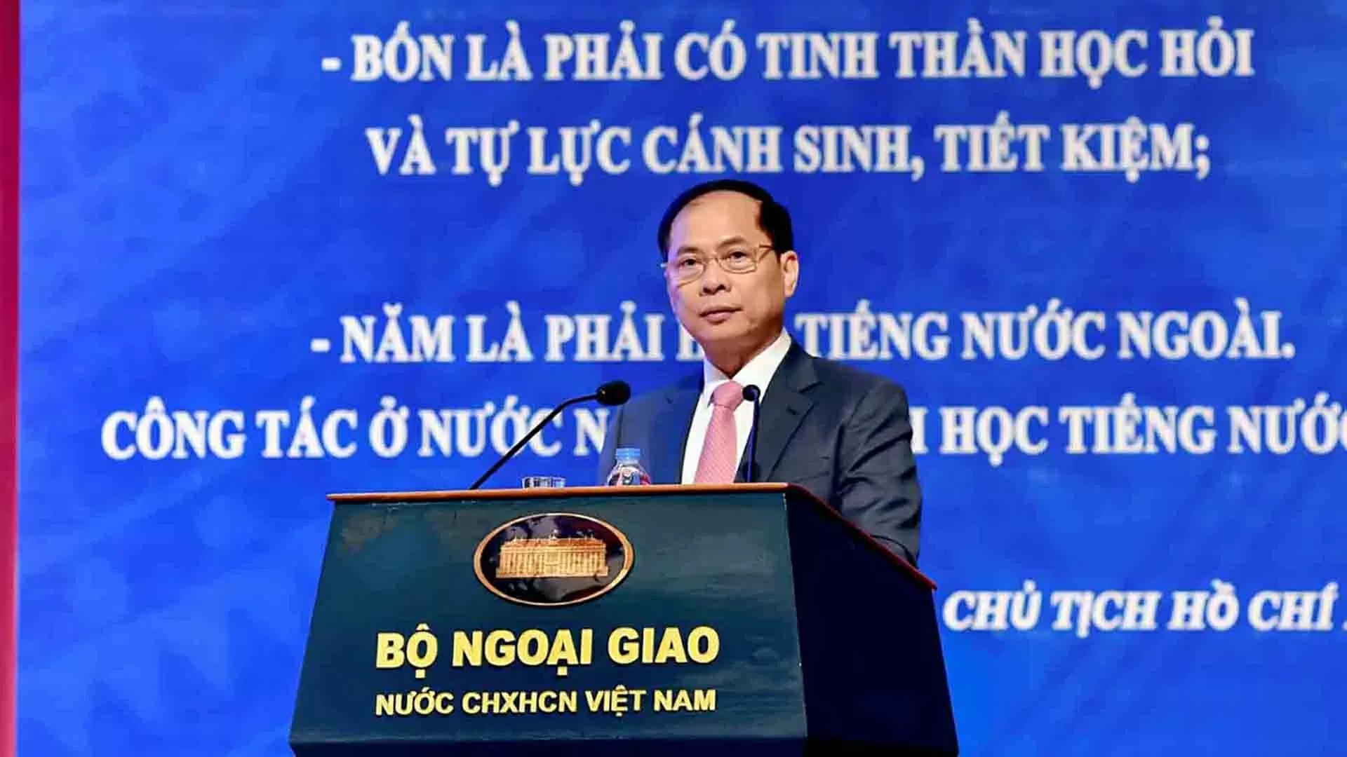 Phát biểu khai mạc của Phó Thủ tướng, Bộ trưởng Ngoại giao Bùi Thanh Sơn tại Hội thảo Ngoại giao thời đại Hồ Chí Minh- Ảnh 1. Phát biểu khai mạc của Phó Thủ tướng, Bộ trưởng Ngoại giao Bùi Thanh Sơn tại Hội thảo Ngoại giao thời đại Hồ Chí Minh- Ảnh 1.