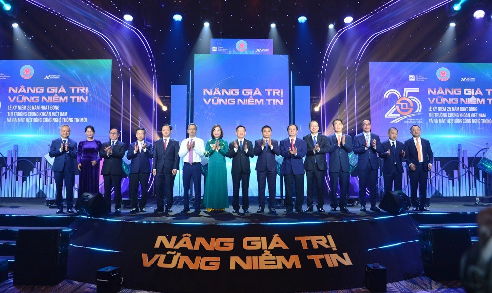 TTCK tiên phong trong quá trình chuyển mình của nền kinh tế Việt Nam- Ảnh 1. TTCK tiên phong trong quá trình chuyển mình của nền kinh tế Việt Nam- Ảnh 1.