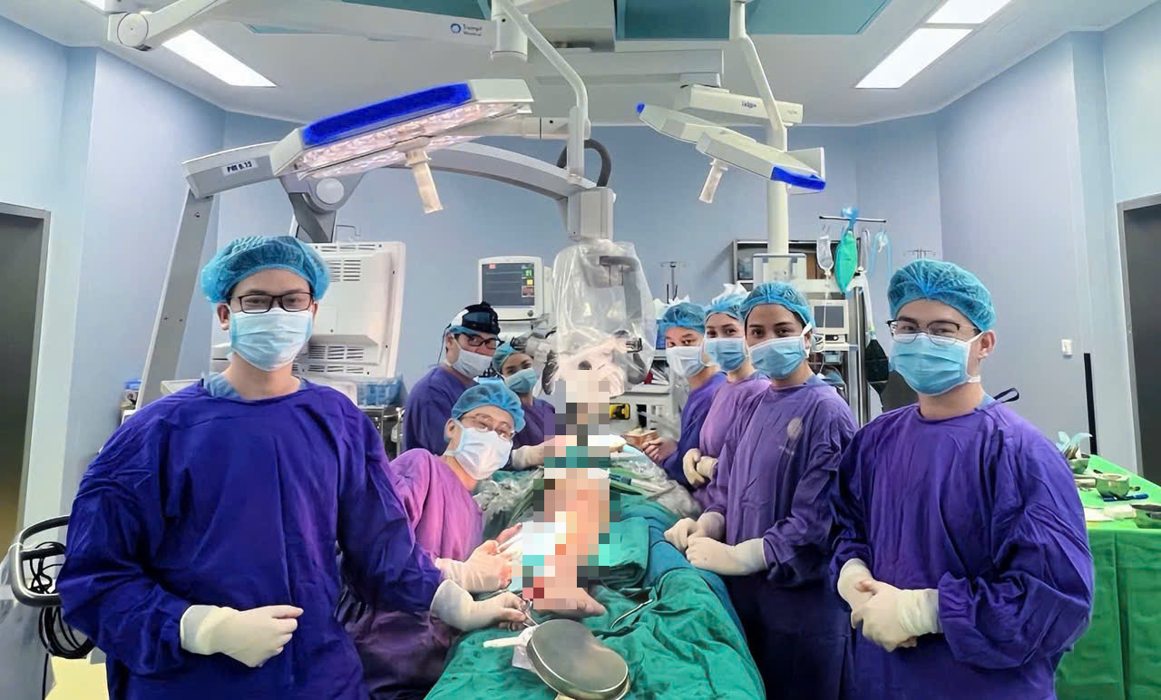9 giờ 'cân não' tái tạo gương mặt cho bệnh nhân trẻ H'Mông- Ảnh 1. 9 giờ 'cân não' tái tạo gương mặt cho bệnh nhân trẻ H'Mông- Ảnh 1.