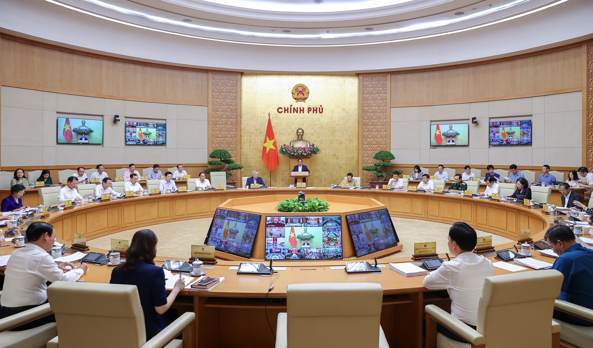 Thủ tướng yêu cầu kiên định mục tiêu, thực hiện '3 tăng tốc'- Ảnh 14.