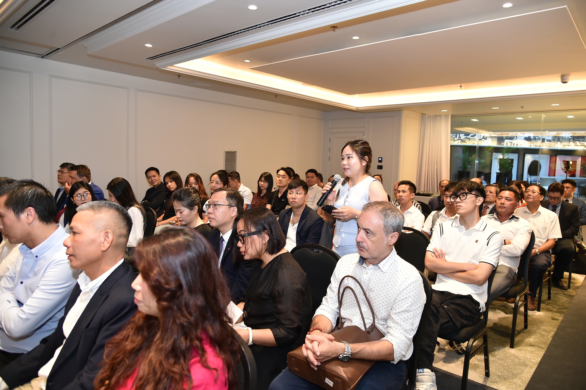 Phó Thủ tướng Hồ Đức Phớc gặp gỡ cán bộ, nhân viên Đại sứ quán và cộng đồng người Việt tại Tây Ban Nha- Ảnh 5. Phó Thủ tướng Hồ Đức Phớc gặp gỡ cán bộ, nhân viên Đại sứ quán và cộng đồng người Việt tại Tây Ban Nha- Ảnh 5.