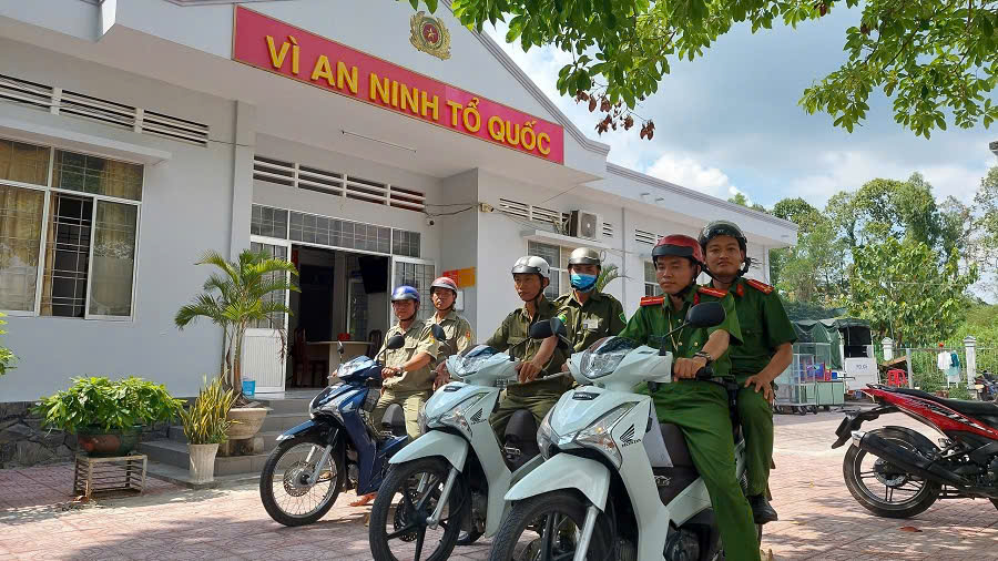 Không ngại khó, ngại khổ, bám sát địa bàn bảo vệ an ninh, trật tự- Ảnh 1.