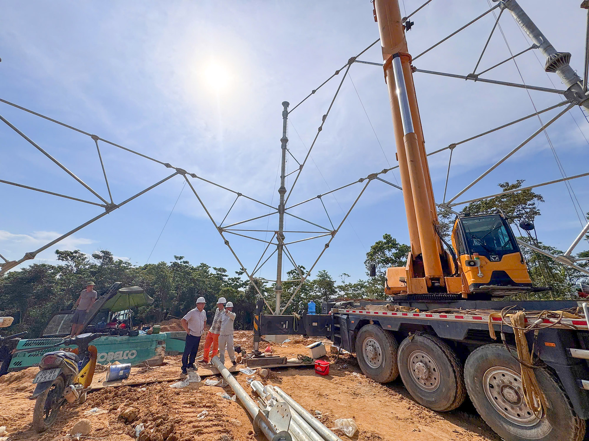 Lãnh đạo EVN kiểm tra tiến độ thi công dự án đường dây 500kV Lào Cai - Vĩnh Yên- Ảnh 2. Lãnh đạo EVN kiểm tra tiến độ thi công dự án đường dây 500kV Lào Cai - Vĩnh Yên- Ảnh 2.