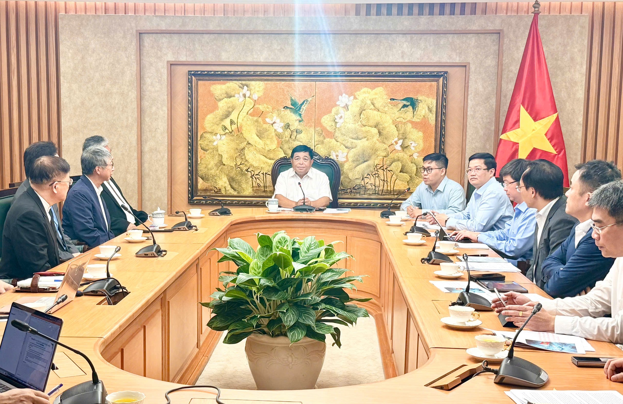 Thúc đẩy hợp tác, hình thành các trung tâm R&D và cơ sở nghiên cứu lớn về bán dẫn tại Việt Nam- Ảnh 1. Thúc đẩy hợp tác, hình thành các trung tâm R&D và cơ sở nghiên cứu lớn về bán dẫn tại Việt Nam- Ảnh 1.