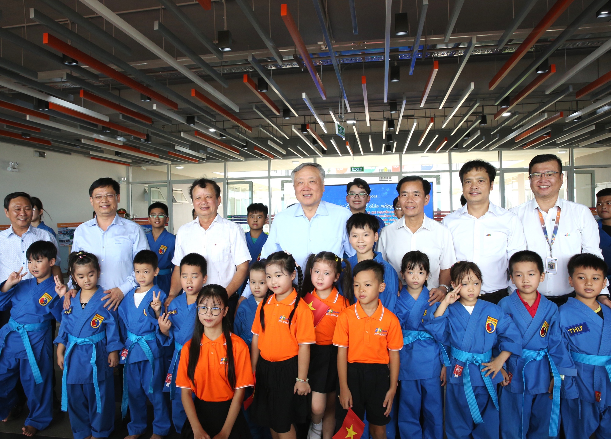 Phó Thủ tướng Thường trực Chính phủ Nguyễn Hòa Bình thăm dự án Tổ hợp Giáo dục FPT Huế- Ảnh 4. Phó Thủ tướng Thường trực Chính phủ Nguyễn Hòa Bình thăm dự án Tổ hợp Giáo dục FPT Huế- Ảnh 4.