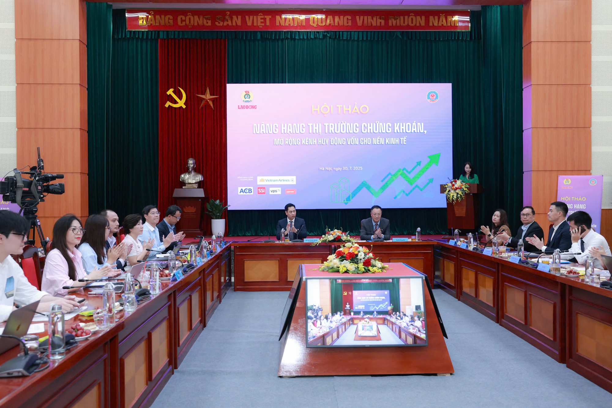 Thị trường chứng khoán Việt Nam trước ngưỡng cửa mới nổi: Cơ hội vàng hút dòng vốn toàn cầu- Ảnh 1. Thị trường chứng khoán Việt Nam trước ngưỡng cửa mới nổi: Cơ hội vàng hút dòng vốn toàn cầu- Ảnh 1.
