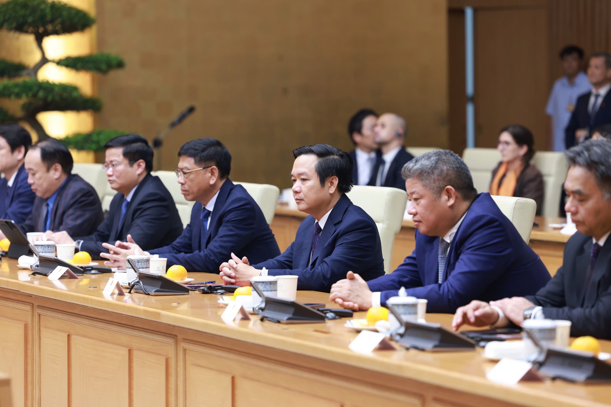 Thủ tướng gặp mặt Đoàn Ngoại giao tại Hà Nội thông tin về sắp xếp tổ chức bộ máy- Ảnh 10. Thủ tướng gặp mặt Đoàn Ngoại giao tại Hà Nội thông tin về sắp xếp tổ chức bộ máy- Ảnh 10.