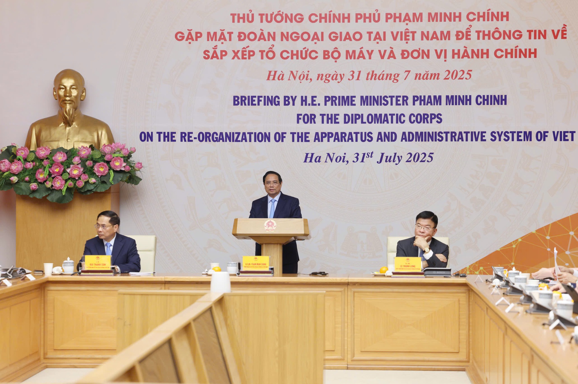 Thủ tướng gặp mặt Đoàn Ngoại giao tại Hà Nội thông tin về sắp xếp tổ chức bộ máy- Ảnh 3. Thủ tướng gặp mặt Đoàn Ngoại giao tại Hà Nội thông tin về sắp xếp tổ chức bộ máy- Ảnh 3.