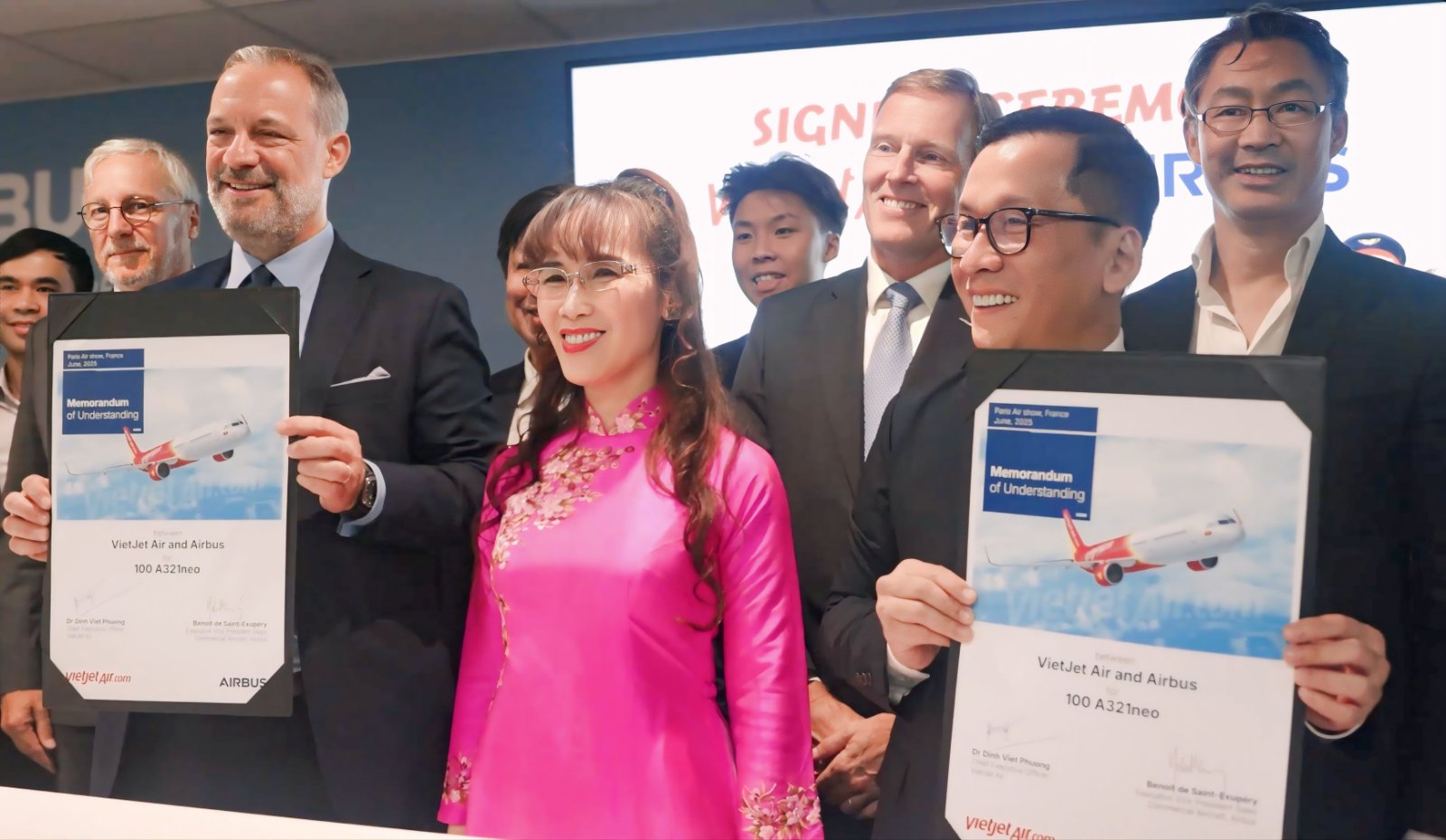 Vietjet: Doanh thu vượt kế hoạch, lợi nhuận tăng cao sau 6 tháng - Ảnh 3. Vietjet: Doanh thu vượt kế hoạch, lợi nhuận tăng cao sau 6 tháng - Ảnh 3.