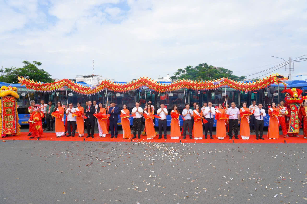 TPHCM công bố 35 tuyến xe buýt trợ giá do Công ty Phương Trang vận hành- Ảnh 1. TPHCM công bố 35 tuyến xe buýt trợ giá do Công ty Phương Trang vận hành- Ảnh 1.