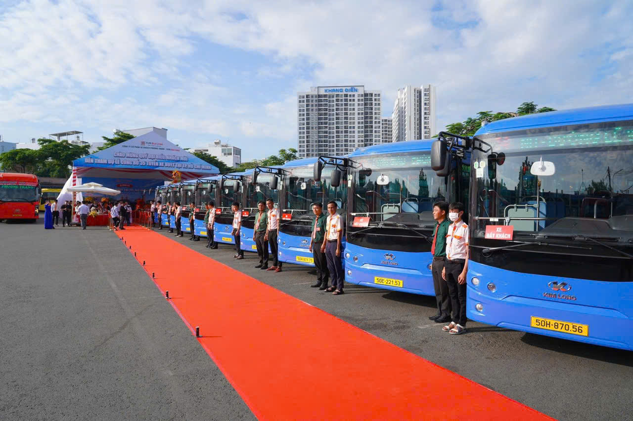 TPHCM công bố 35 tuyến xe buýt trợ giá do Công ty Phương Trang vận hành- Ảnh 2. TPHCM công bố 35 tuyến xe buýt trợ giá do Công ty Phương Trang vận hành- Ảnh 2.