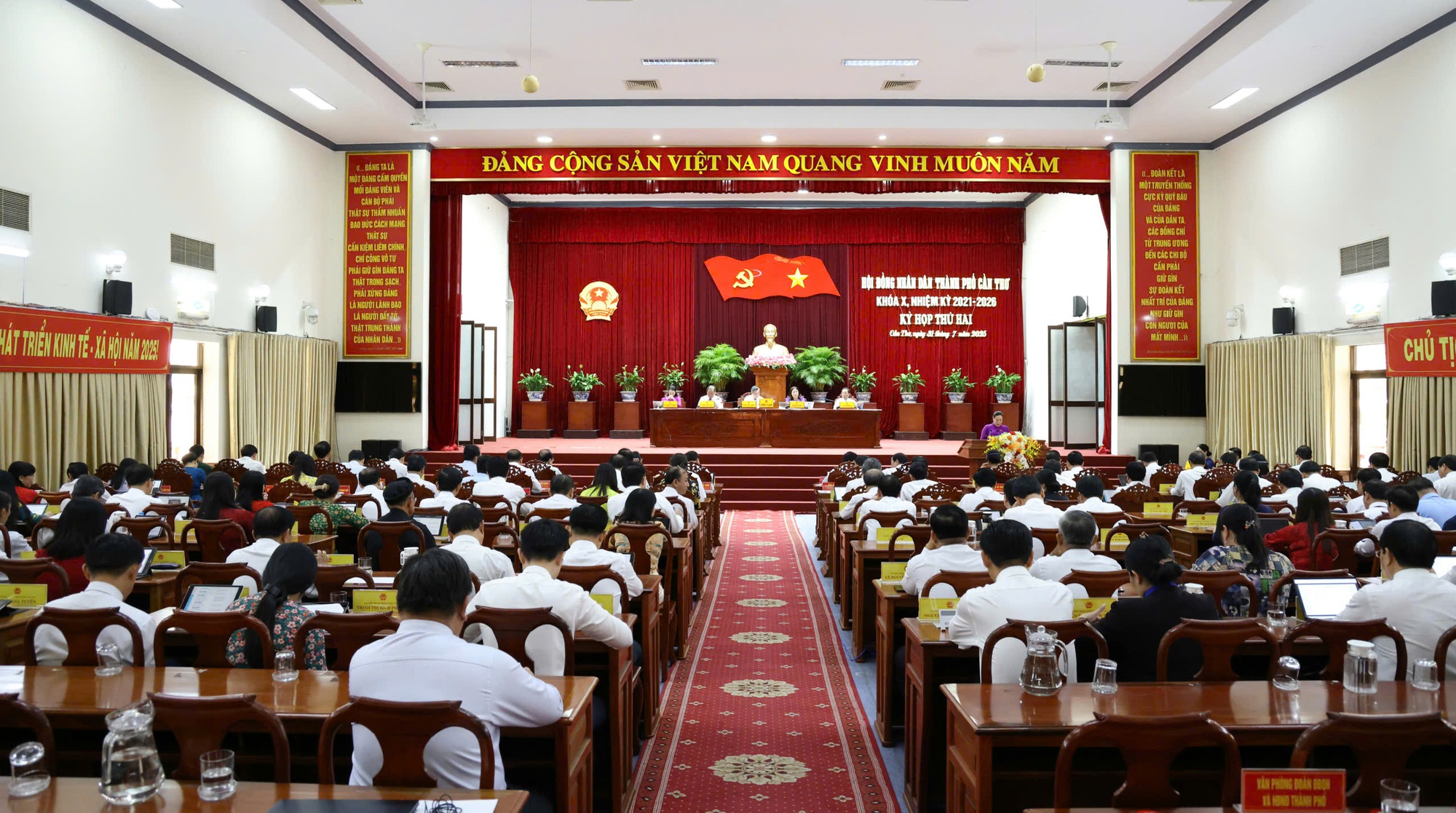 HĐND TP. Cần Thơ thông qua nhiều nghị quyết quan trọng, thúc đẩy phát triển kinh tế - xã hội- Ảnh 1. HĐND TP. Cần Thơ thông qua nhiều nghị quyết quan trọng, thúc đẩy phát triển kinh tế - xã hội- Ảnh 1.