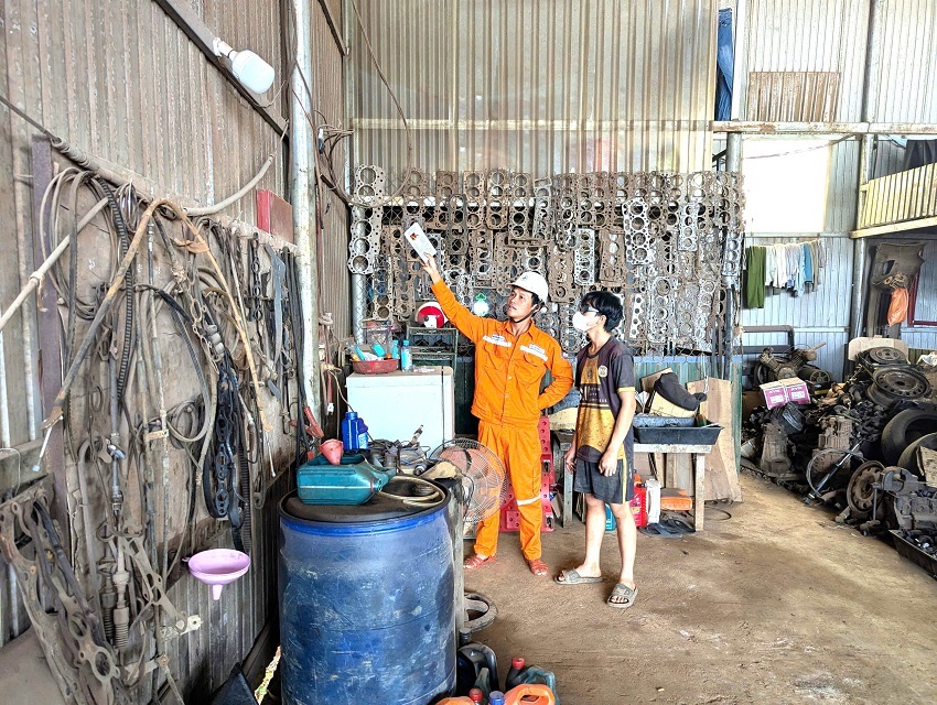 EVNCPC đẩy mạnh tuyên truyền, kiểm tra an toàn điện, phòng chống cháy nổ trong cộng đồng- Ảnh 2. EVNCPC đẩy mạnh tuyên truyền, kiểm tra an toàn điện, phòng chống cháy nổ trong cộng đồng- Ảnh 2.