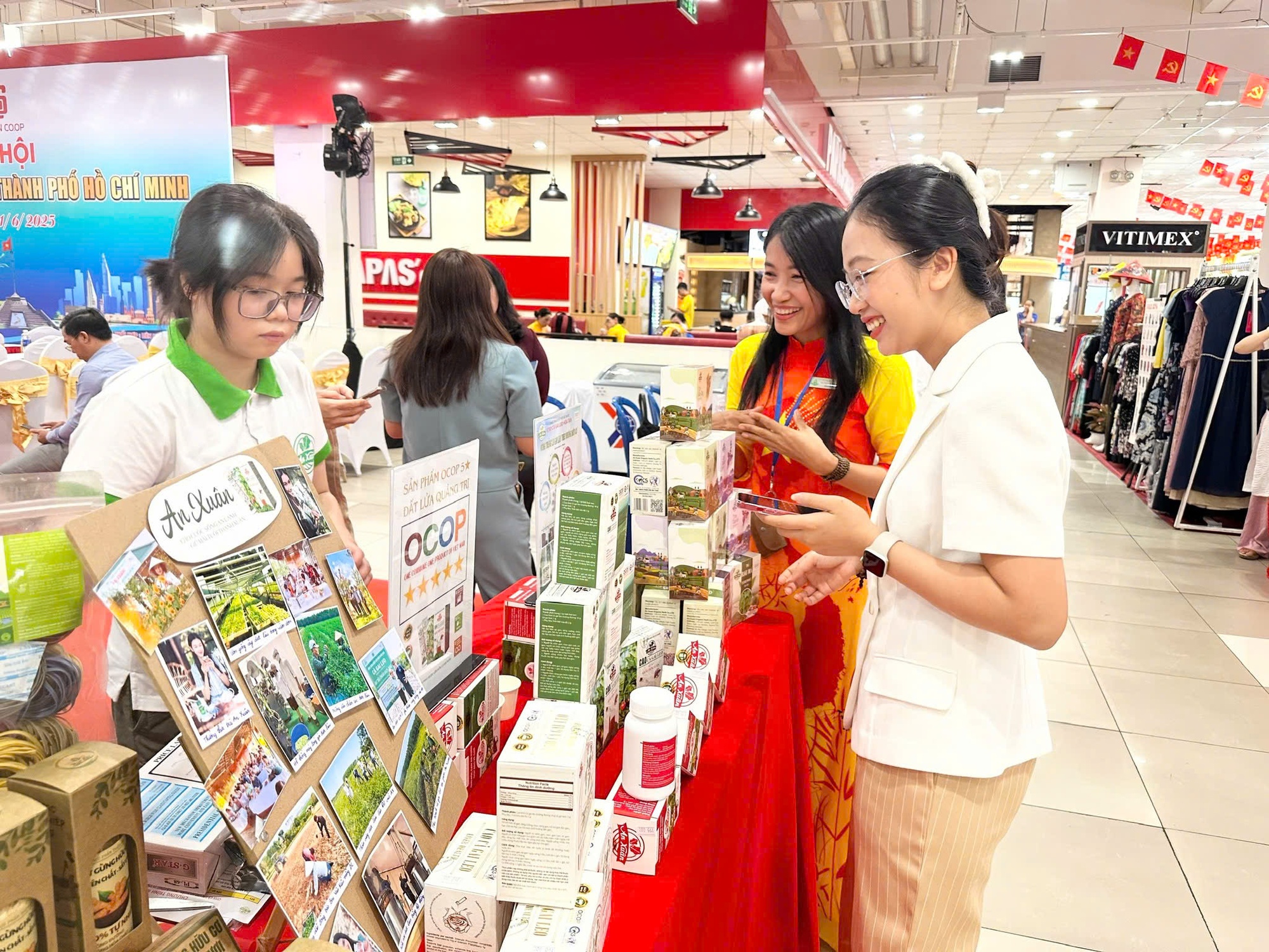 Saigon Co.op - HTX kiểu mẫu trong bán lẻ hiện đại- Ảnh 1. Saigon Co.op - HTX kiểu mẫu trong bán lẻ hiện đại- Ảnh 1.