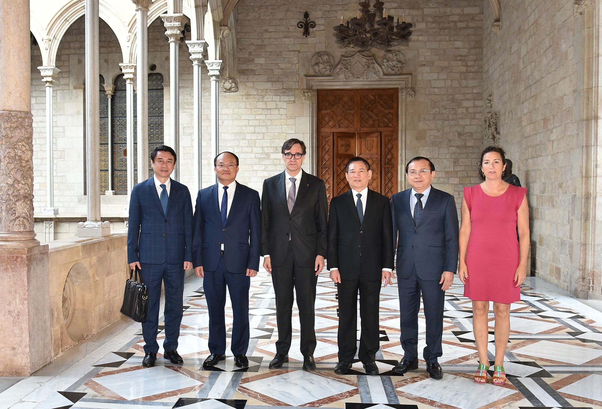 Phó Thủ tướng Hồ Đức Phớc gặp Chủ tịch vùng Catalonia- Ảnh 3.
