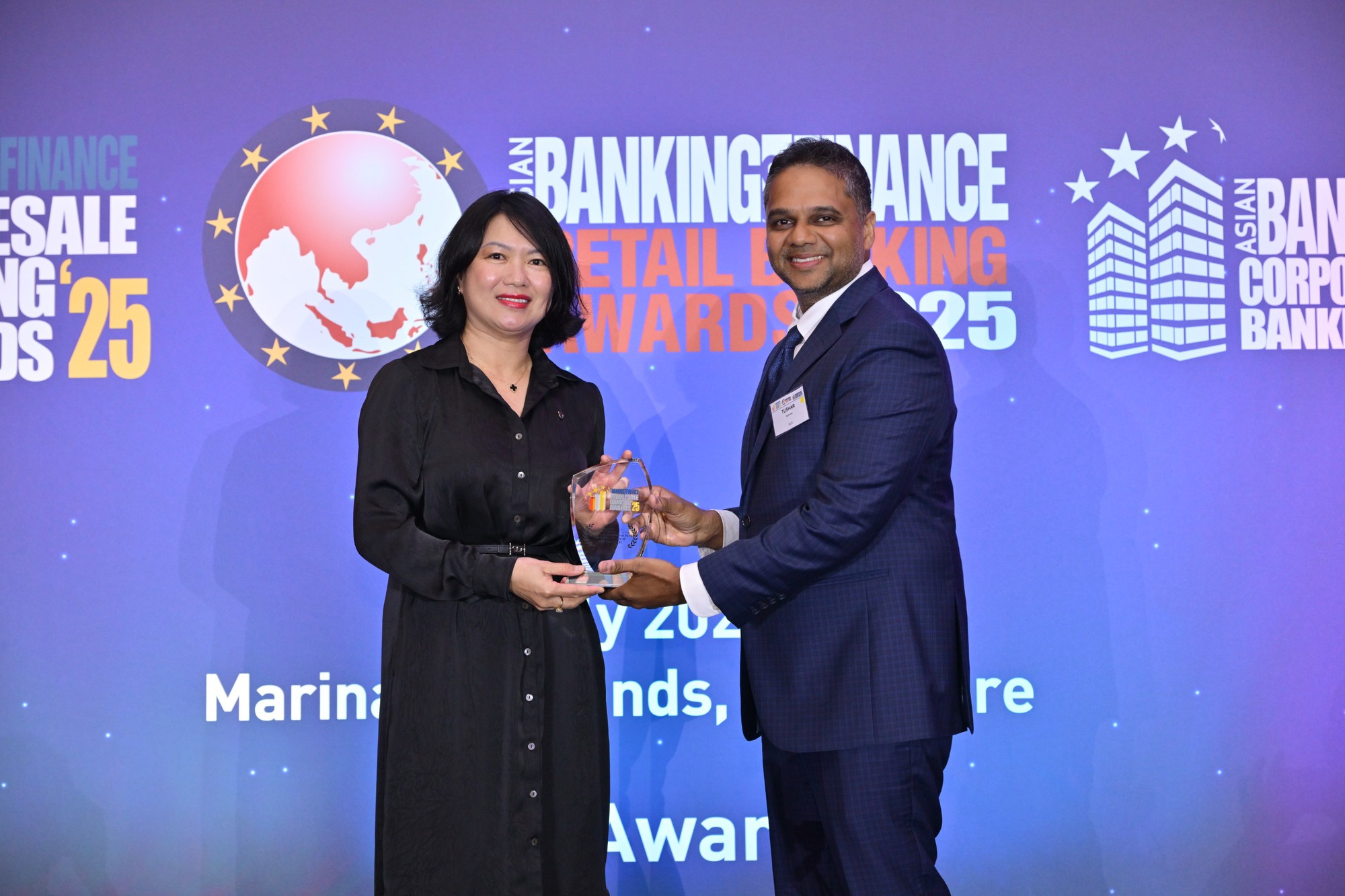 Vietcombank tiếp tục được vinh danh và nhận cú đúp giải thưởng quản trị rủi ro từ Asian Banking and Finance- Ảnh 2. Vietcombank tiếp tục được vinh danh và nhận cú đúp giải thưởng quản trị rủi ro từ Asian Banking and Finance- Ảnh 2.