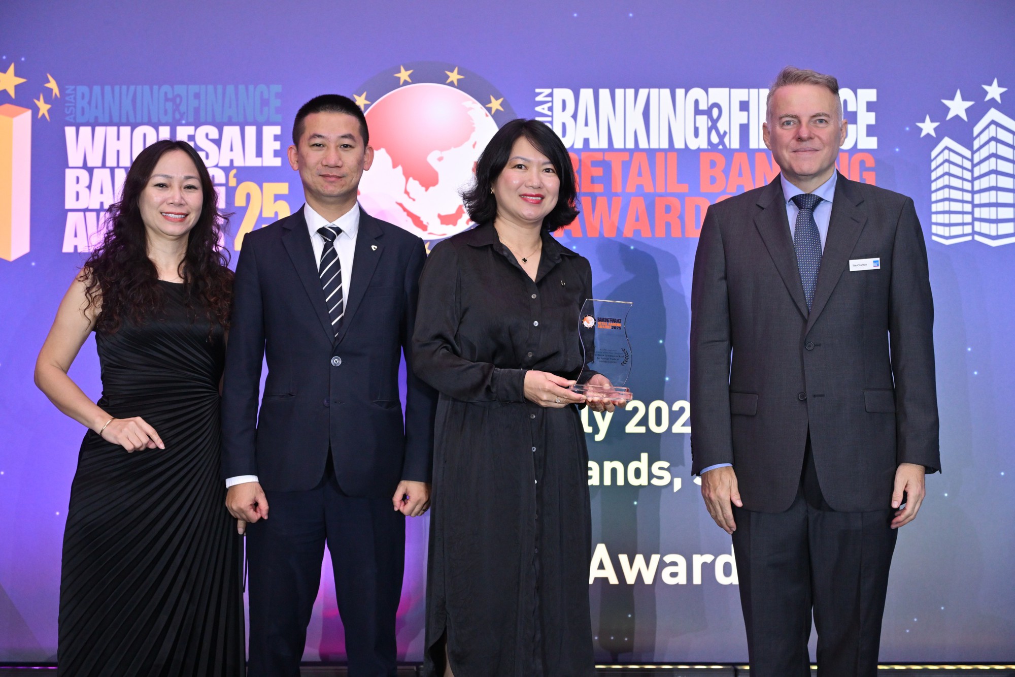 Vietcombank tiếp tục được vinh danh và nhận cú đúp giải thưởng quản trị rủi ro từ Asian Banking and Finance- Ảnh 3. Vietcombank tiếp tục được vinh danh và nhận cú đúp giải thưởng quản trị rủi ro từ Asian Banking and Finance- Ảnh 3.