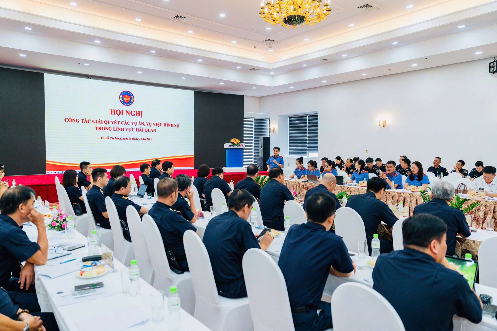 Hải quan phối hợp tăng hiệu quả kiểm soát, chống buôn lậu- Ảnh 1. Hải quan phối hợp tăng hiệu quả kiểm soát, chống buôn lậu- Ảnh 1.