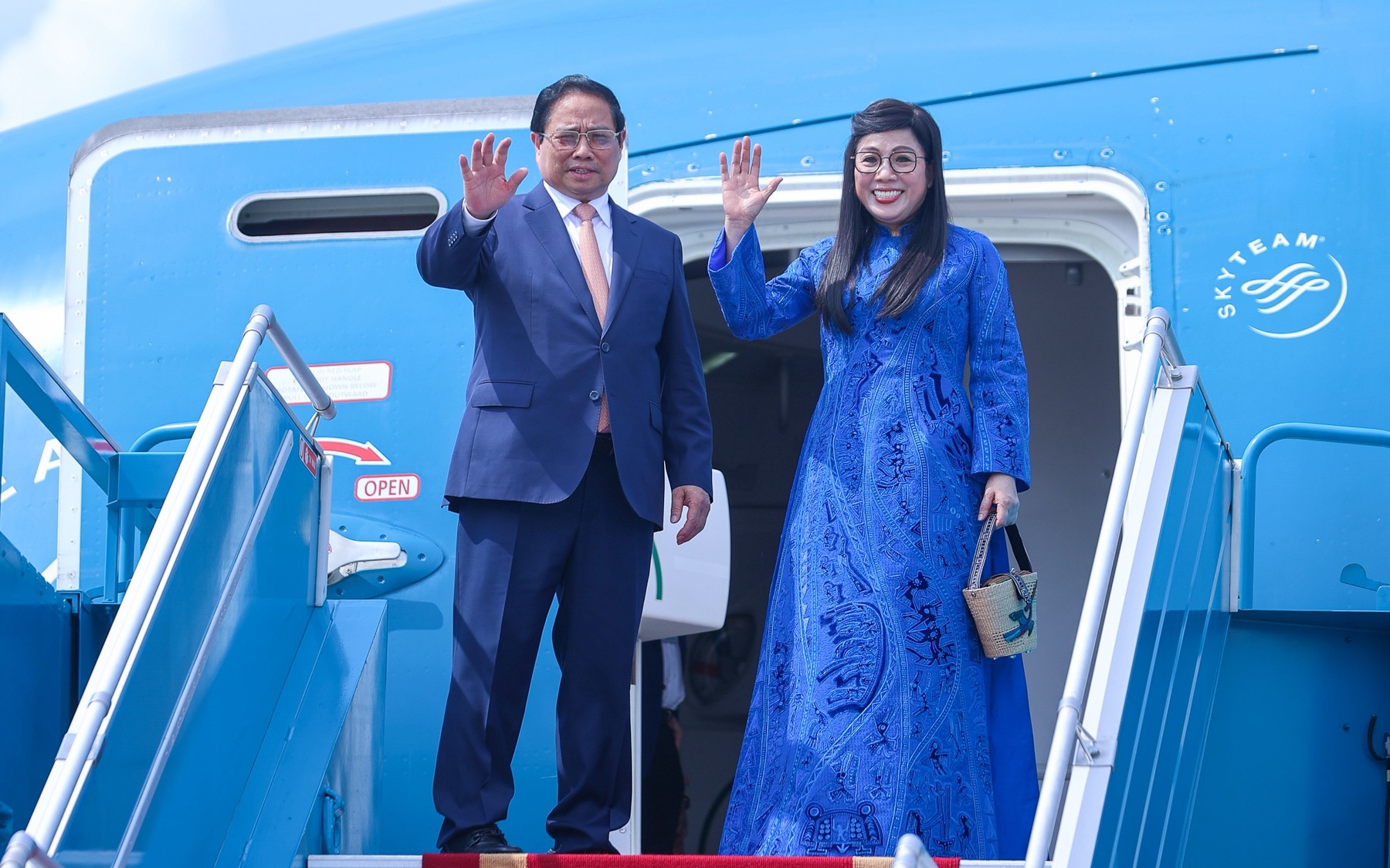 Thủ tướng lên đường dự Hội nghị Thượng đỉnh BRICS mở rộng và hoạt động song phương tại Brazil