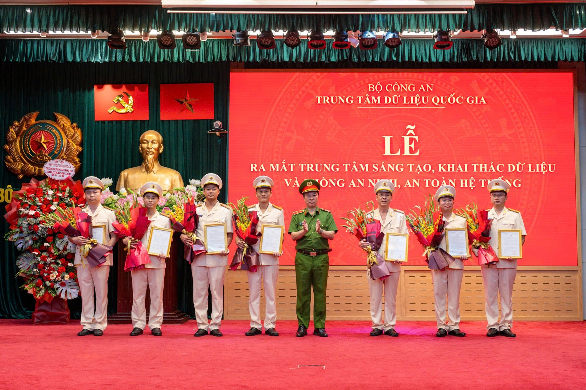 Thành lập mới 2 đơn vị chiến lược thuộc Trung tâm Dữ liệu quốc gia- Ảnh 1. Thành lập mới 2 đơn vị chiến lược thuộc Trung tâm Dữ liệu quốc gia- Ảnh 1.