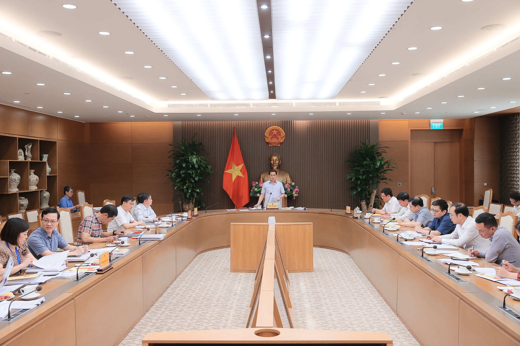 Phó Thủ tướng Bùi Thanh Sơn chủ trì họp rà soát công tác chuẩn bị Đại hội Đảng bộ của 3 bộ, cơ quan- Ảnh 3. Phó Thủ tướng Bùi Thanh Sơn chủ trì họp rà soát công tác chuẩn bị Đại hội Đảng bộ của 3 bộ, cơ quan- Ảnh 3.