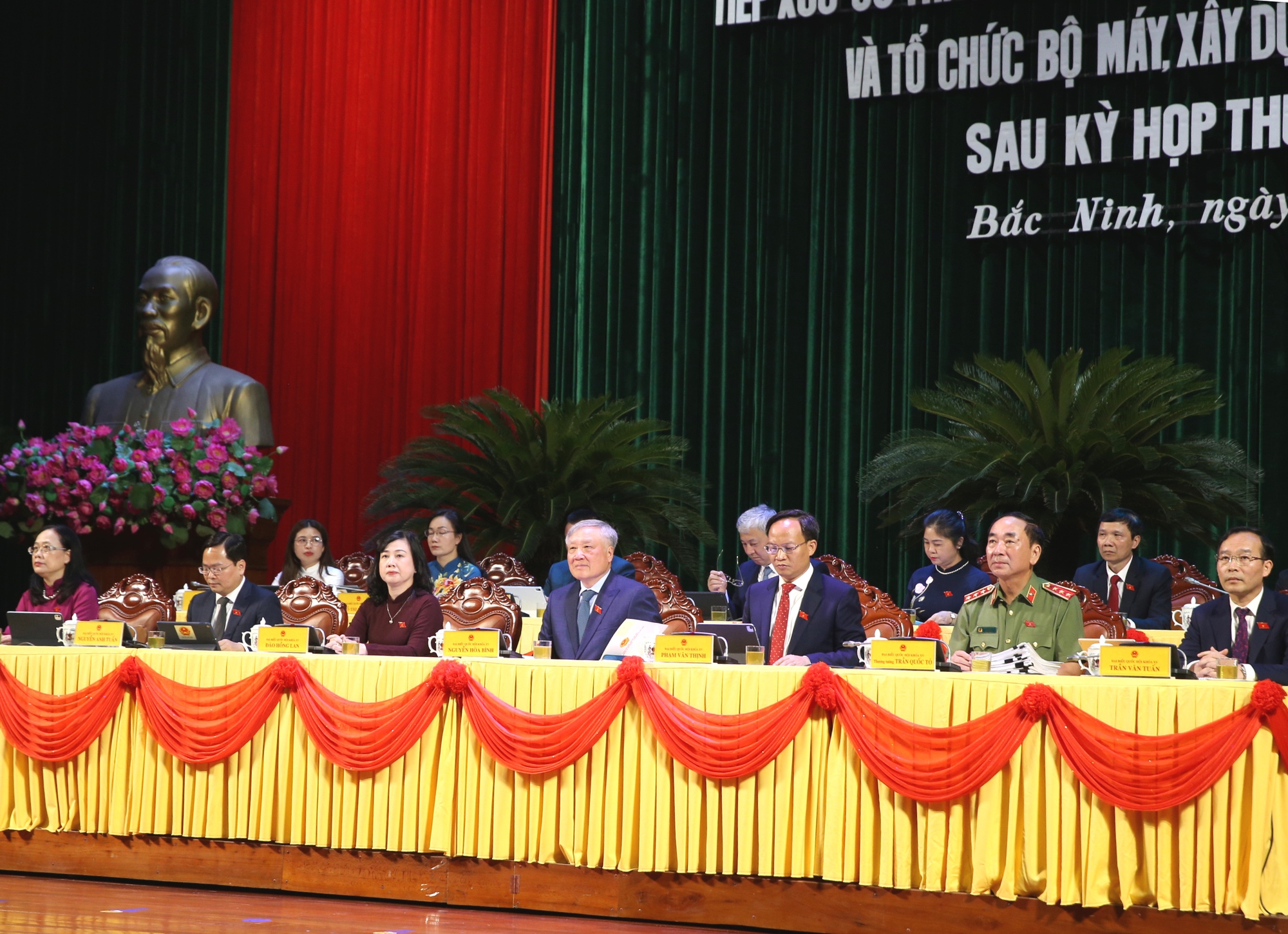 Phó Thủ tướng Thường trực Chính phủ Nguyễn Hòa Bình tiếp xúc cử tri tỉnh Bắc Ninh- Ảnh 1. Phó Thủ tướng Thường trực Chính phủ Nguyễn Hòa Bình tiếp xúc cử tri tỉnh Bắc Ninh- Ảnh 1.